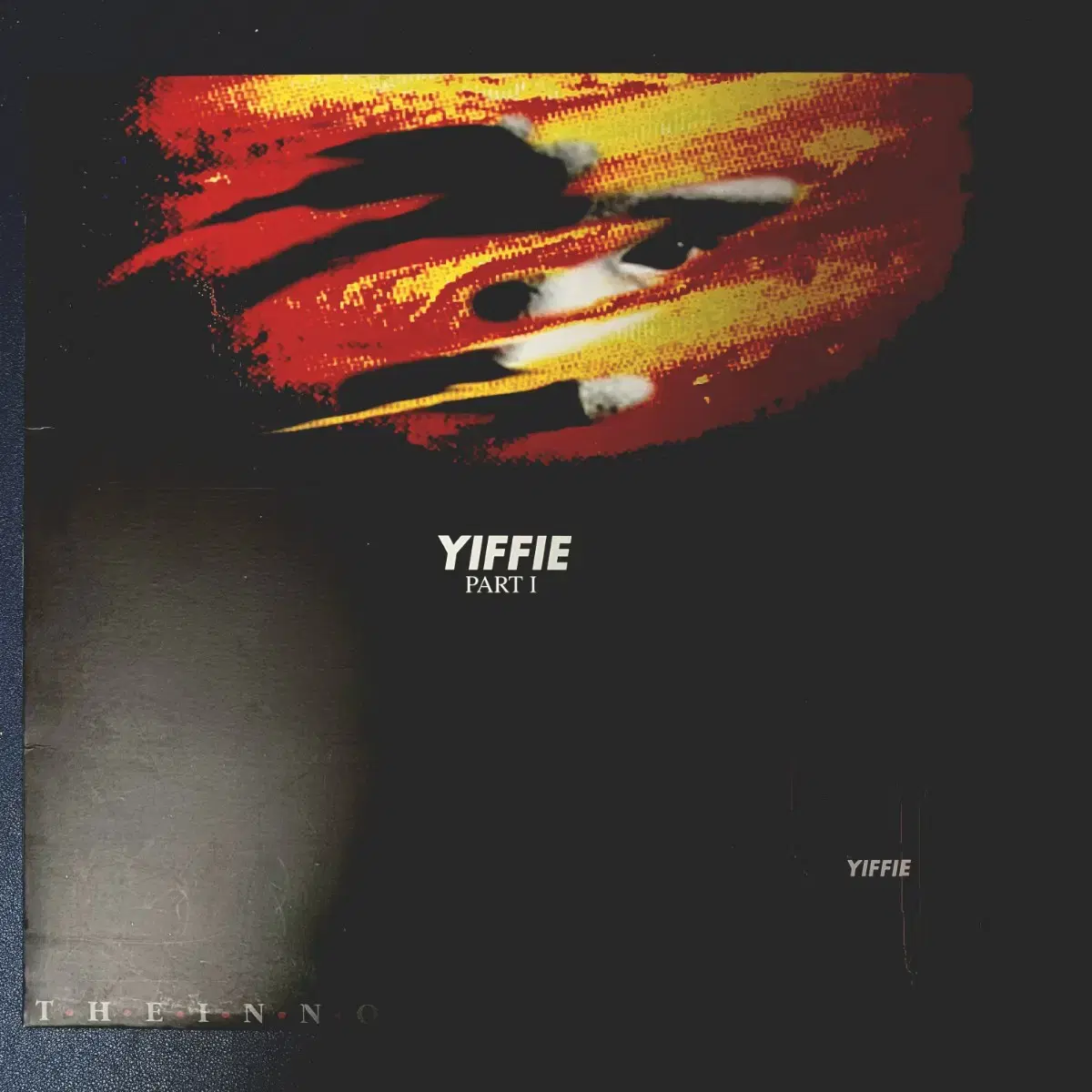 이피 [Yiffie] 1집 LP 초반